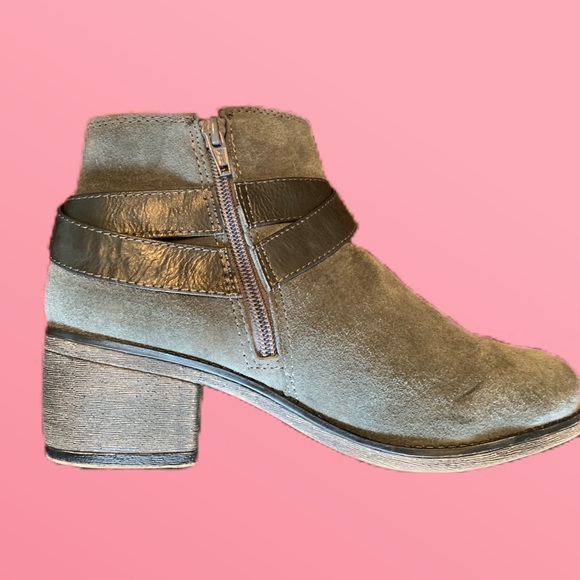 SONOMA Women’s Charcoal Ankle Boots - Picture 3 of 4